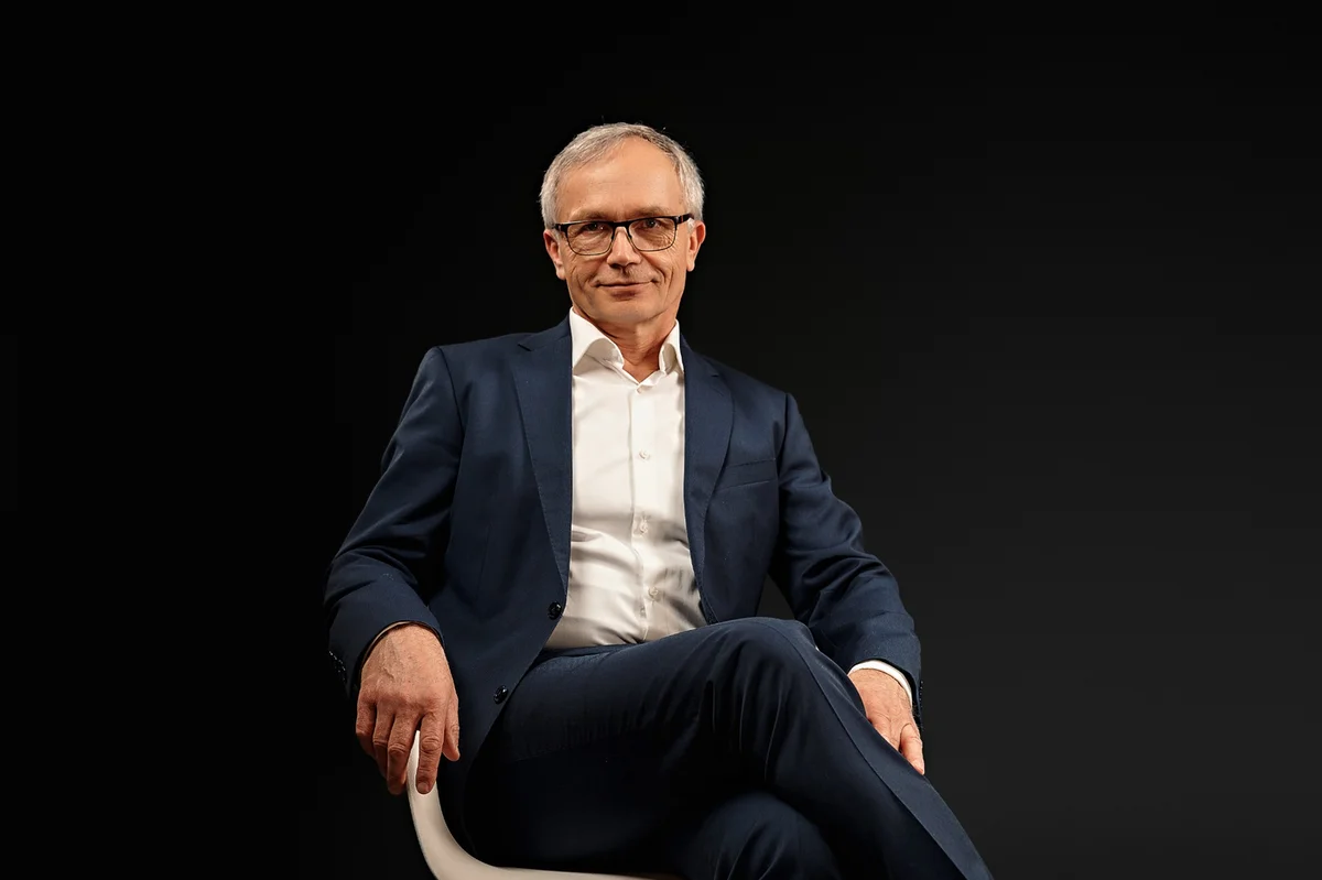 Stefan Podedworny — autor i prowadzący program Tarcza Decyzyjna™